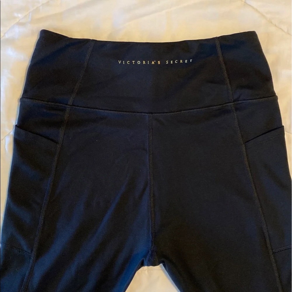 VS Essential Legging with Side Pockets Size 8
